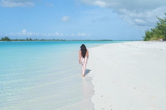 Private Boat Tours to outer islands, snacks drinks- snorkel- cruise! - Guides and Service