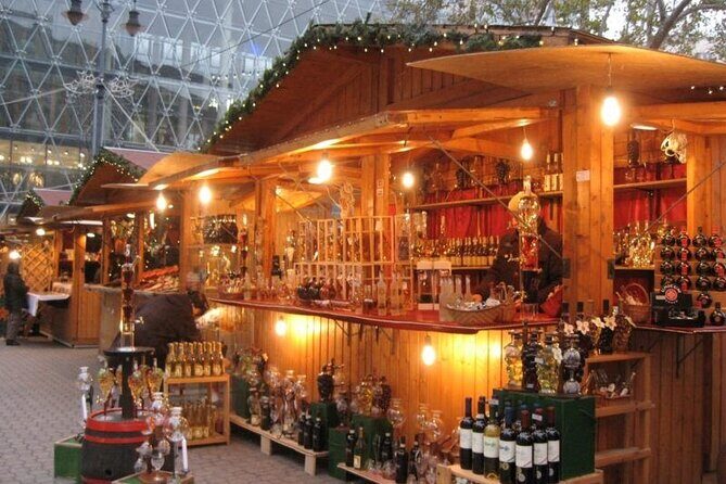 Private Budapest Christmas Market guided tour and Danube Evening cruise package - Key Points