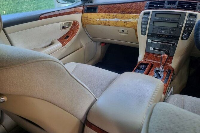 Private Camry/Mini Van Transfer: Denarau Hotels to Nadi Airport - Key Points