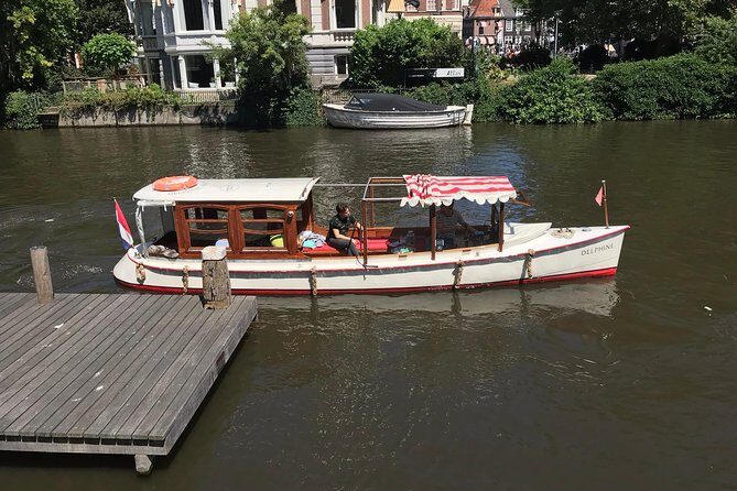 Private canal cruise on small historic boat - An In-Depth Look at the Canal Cruise Experience
