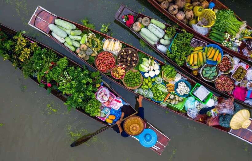 Private Car Floating Market: Damnoen Saduak + Amphawa + More - Amphawa Floating Market