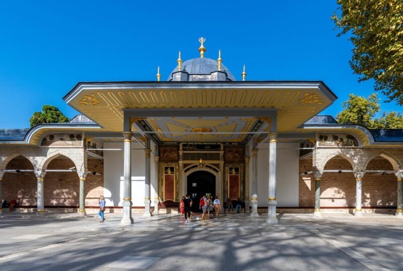 Private Car Tour of Istanbul Old City and Top 7 Attractions - Exploring Istanbul with a Private Car and Guide