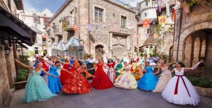 Private Car Transfer Can Tho to Tan Son Nhat (SGN) Airport - Luggage Assistance