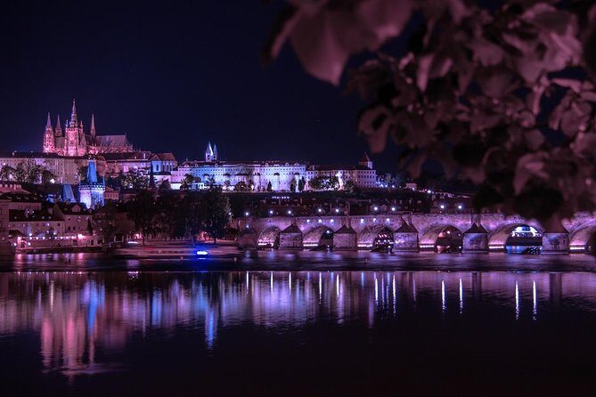 Private Car Transfer from Vienna to Prague with 2h of Sightseeing - Turning the Transit into an Experience