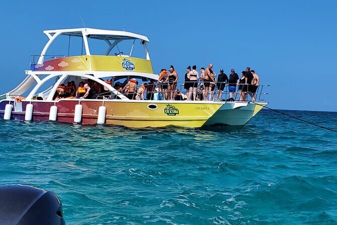 Private Catamaran Cruise with Open Bar  Punta Cana - Drinks, Snacks, and Atmosphere