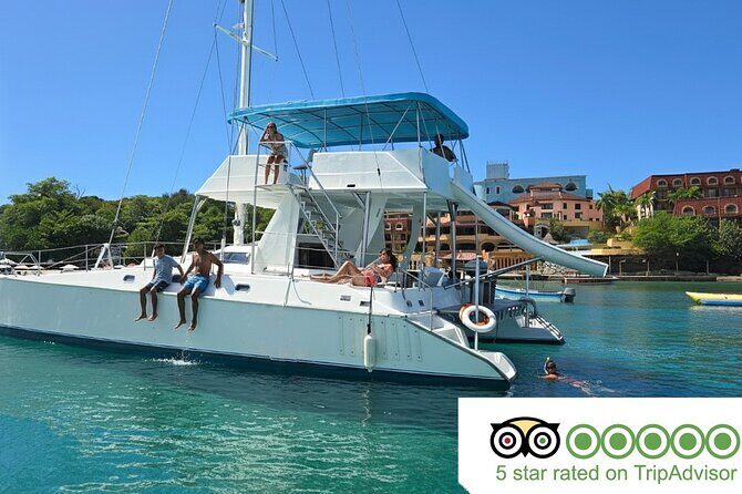Private catamaran for groups up to 15 people and Lunch on board - Key Points