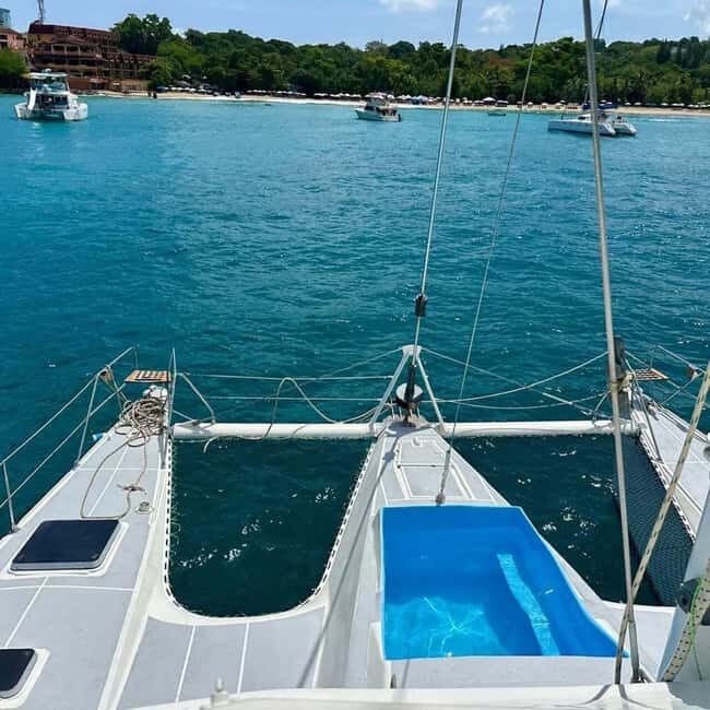 Private catamaran for groups with Lunch & Drinks - An In-Depth Look into the Experience