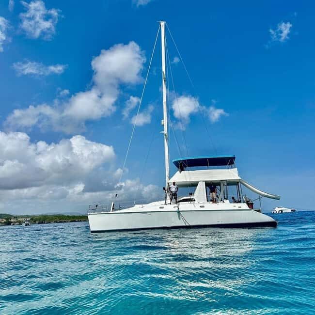 Private catamaran for groups with Lunch & Drinks - Who Should Consider This Tour?