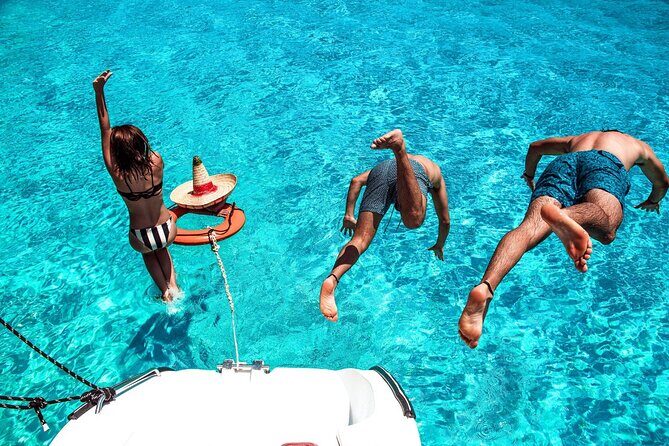 Private Catamaran to Isla Mujeres! Drinks, Party & Adventure - A Deep Dive into the Experience