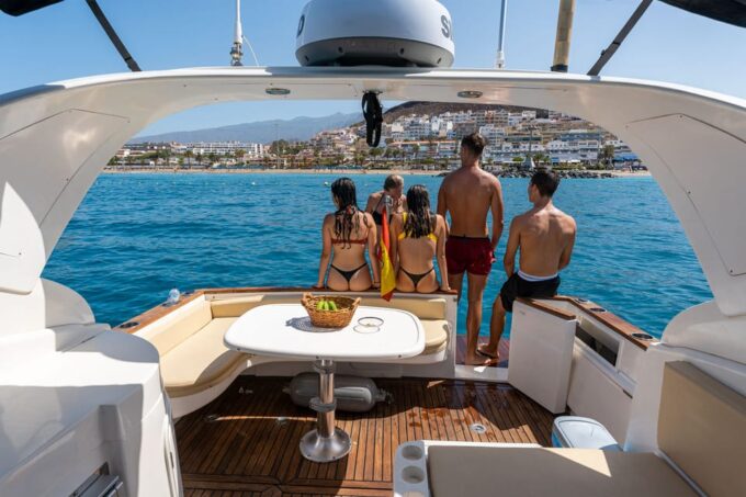 Private Charter 3h - Departure and Boat