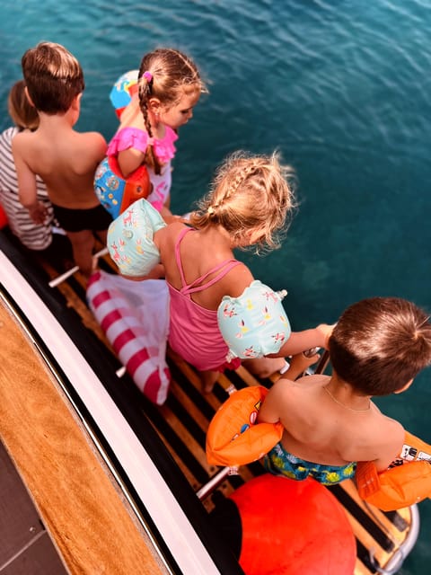 Private Charter Tours - Entertainment and Activities Onboard
