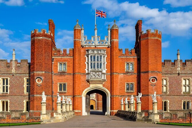 Private Chauffeured Tour to Hampton Court Palace from London - Key Points
