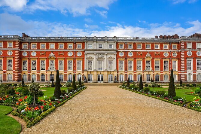 Private Chauffeured Tour to Hampton Court Palace from London - An Introduction to the Experience