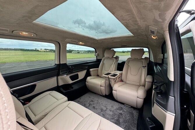 Private Chauffeured Tour to Hampton Court Palace from London - The Experience of the Vehicle and Service