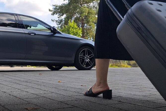 Private Chauffeured Transfer Between CDG Airport and Paris - Ensuring a Smooth Transfer