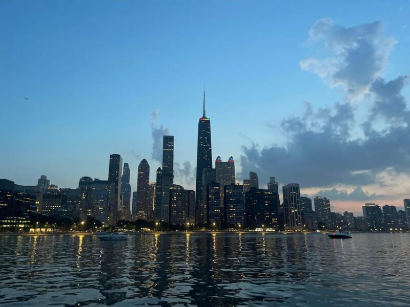 Private Chicago Boat Rental - Explore Chicago's Skyline - Key Points