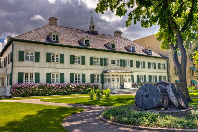 Private City Tour in Winnipeg - Visit Winnipeg Railway Museum