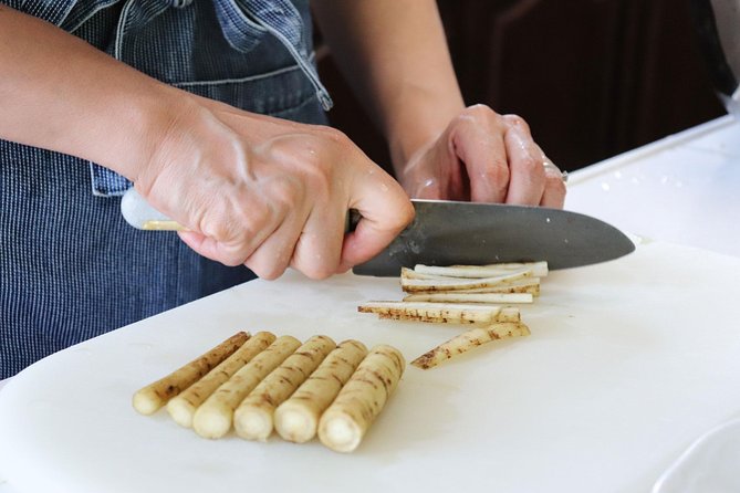 Private Cooking Class With a Sapporo Local Kanae in Her Home - Dietary Accommodation Options