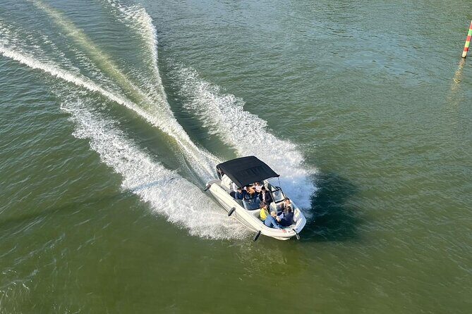 Private cruise on the Seine with Happy Cruise in Paris - Navigating the Experience: What to Expect