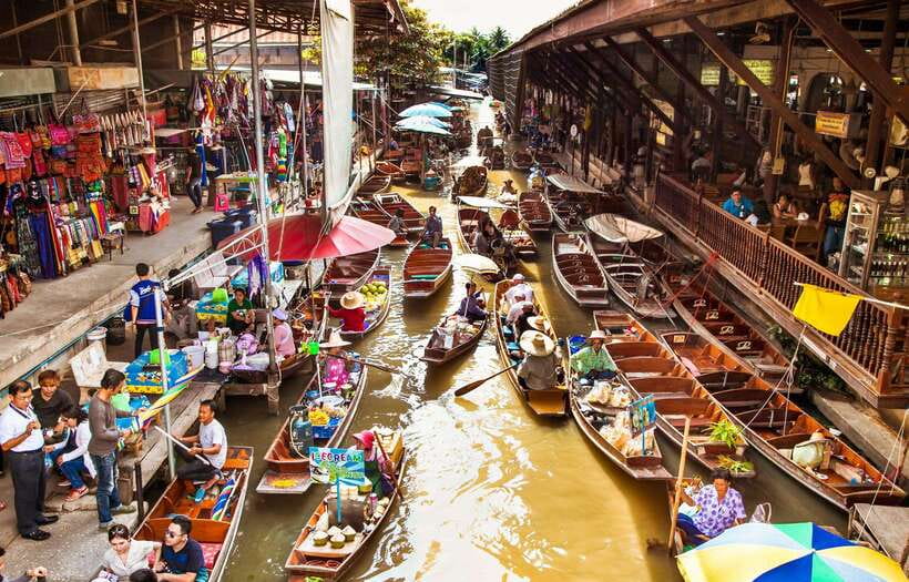 Private: Damnoen Saduak Floating Market, Railway, Wat & More - Experience the Maeklong Railway Market