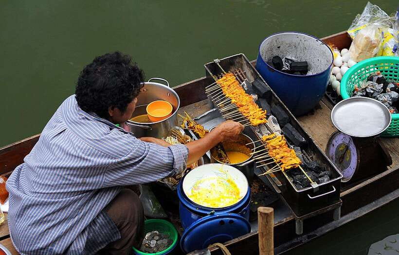 Private: Damnoen Saduak Floating Market, Railway, Wat & More - Explore the Lao Tuk Luck Floating Market and Wat Bang Kung