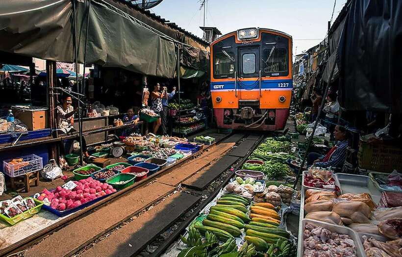 Private: Damnoen Saduak Floating Market, Railway, Wat & More - Frequently Asked Questions