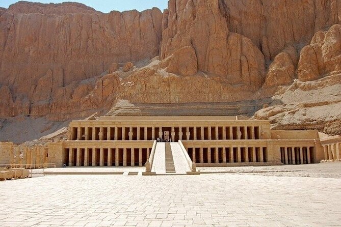 Private Day From Cairo to Luxor by Plane With Hotel,Balloon,West,East and Lunch - Historical Sites Visit