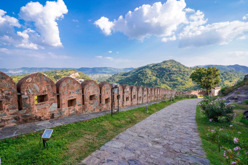 Private Day Tour to Kumbhalgarh Fort & Ranakpur Jain Temple - Inclusions and Amenities