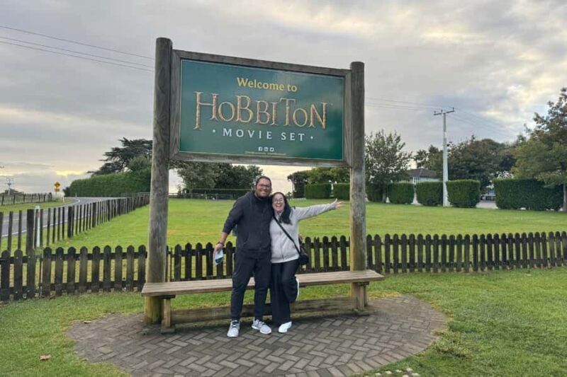 Private Day Tour: Waitomo Glowworms & Hobbiton Movie Set - Timing and Pacing