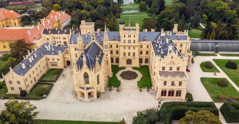 Private Day Trip From Vienna to Lednice, Valtice and Mikulov - Exploring Valtice