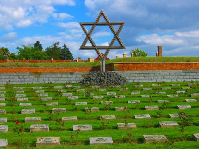 Private Day Trip: Prague to Dresden, Terezin & Konigstein - Königstein: Fortress and Elbe River Views