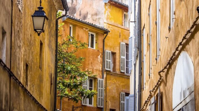 Private Day Trip to Provence and Lavender Fields - Booking and Availability