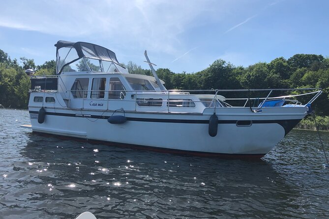 Private Day Trip With the Motor Yacht in Potsdam - Itinerary and Activities