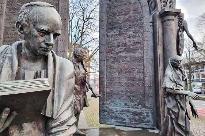 Private Digital Audio Book Scavenger Hunt in Hanover Old Town - Puzzle Tour Format