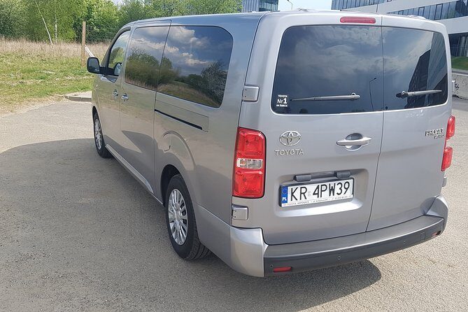 Private door-to-door transfer from Krakow to Prague - The Sum Up