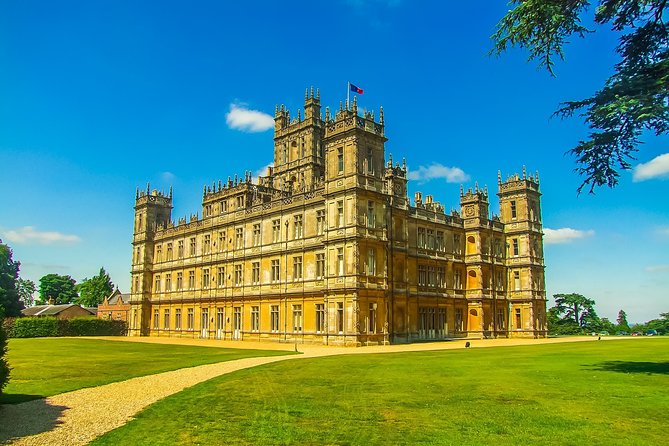 Private Downton Abbey Tour, Including Bampton, Cogges Farm, and Highclere - Exploring Bampton Village