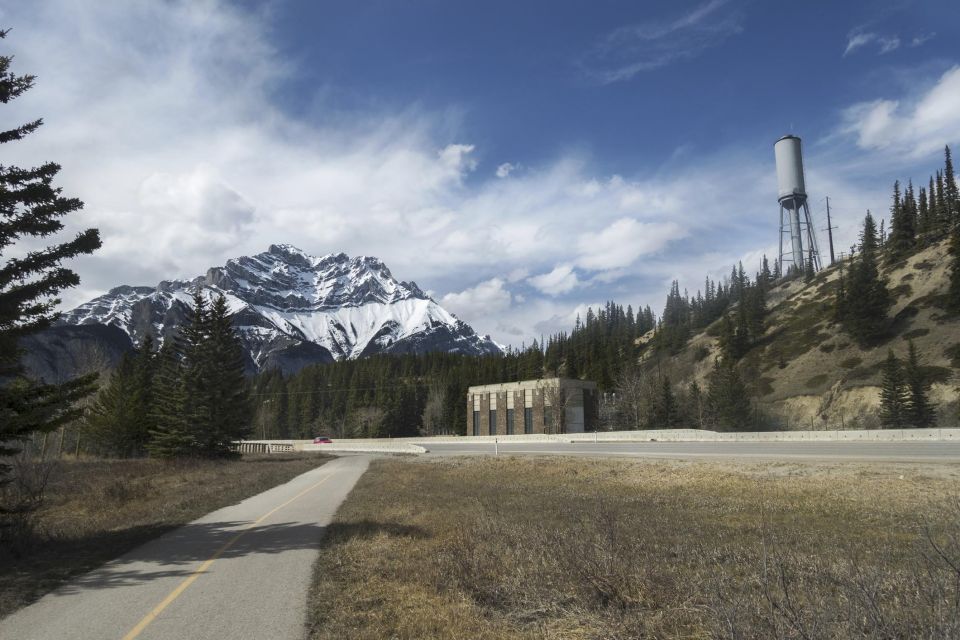Private Ecycling and Trek: Banff to Johnston Canyon - Panoramic Mountain Vistas