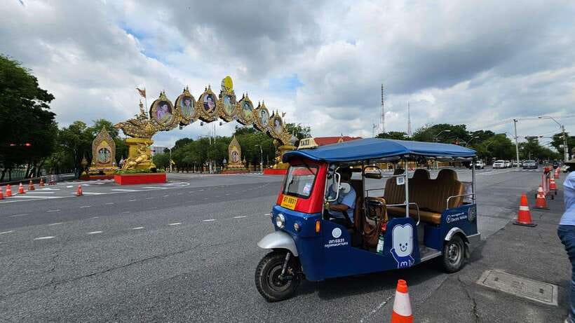 Private Electric Tuk-Tuk Tour + Bangkok Walking Food Tour - Wat Benchamabophit (Marble Temple)