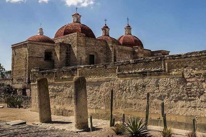 Private Family Tour visitng Mitla, Mezcal Factory, HIerve el Agua - Artisans of Teotitlán del Valle: Traditional Craftsmanship