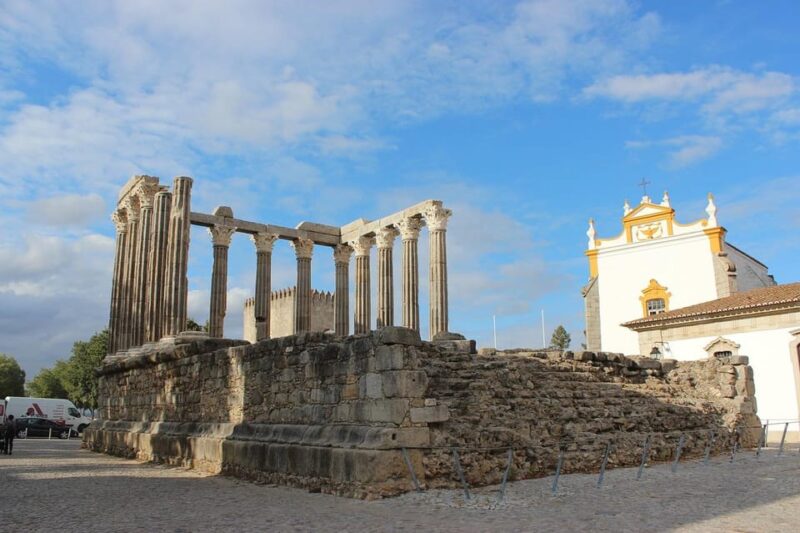 Private Full Day Évora, Monsaraz, and Winery Day Trip - Key Points