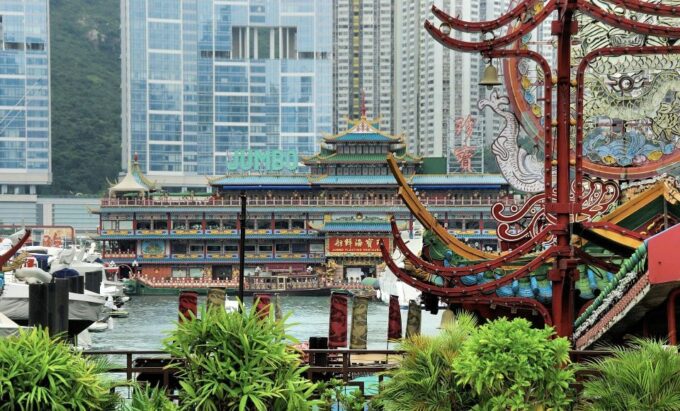 Private Full-Day Hong Kong Island Top Attraction Tour - Nightlife at Lan Kwai Fong