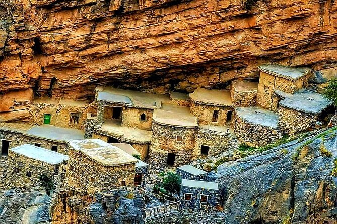 Private Full-Day Jebel Akhdar-Al Suwjara Village Tour - Inclusions and Amenities