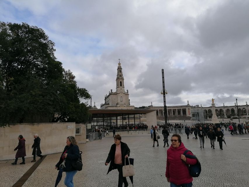 Private Full Day Tour - Fatima, Batalha, Nazare and Obidos - Highlights of Fatima