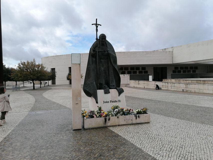 Private Full Day Tour - Fatima, Batalha, Nazare and Obidos - Exploring Obidos