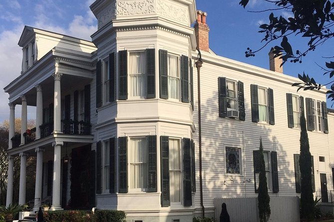 Private Garden District Walking Tour With Lafayette Cemetery No 1 - Meeting Point and Accessibility