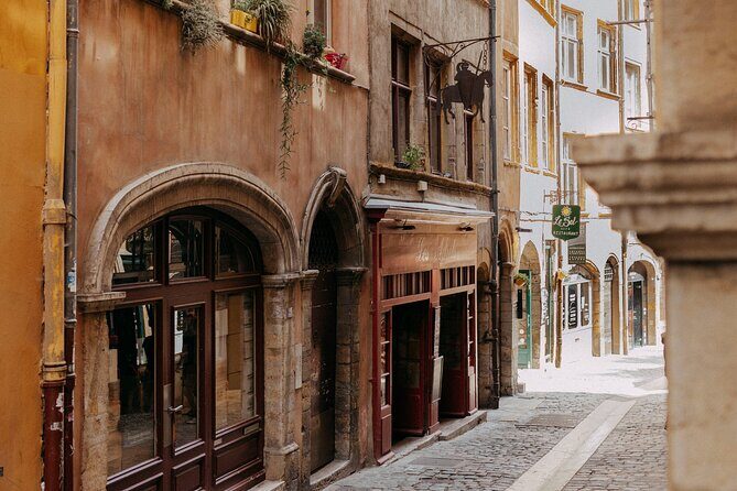 Private Gourmet walking tour of Lyon and Les Halles Paul Bocuse - FAQ