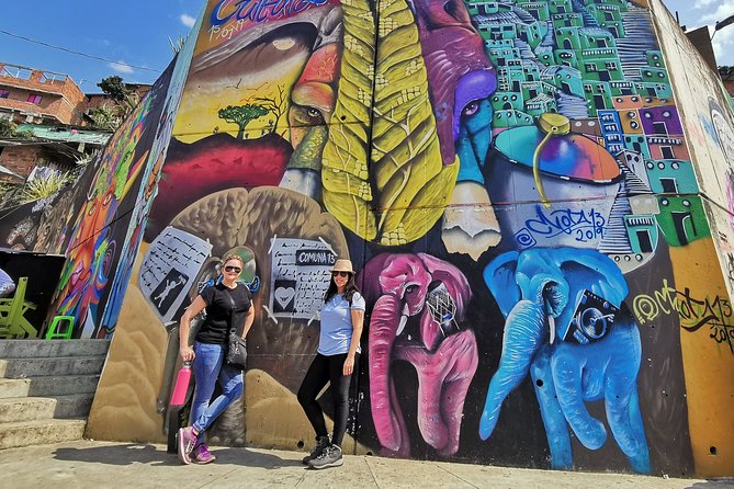 Private Graffiti Tour/Comuna 13, Exotic Fruit Tasting & Cable Car Ride - Exotic Fruit Tasting Experience