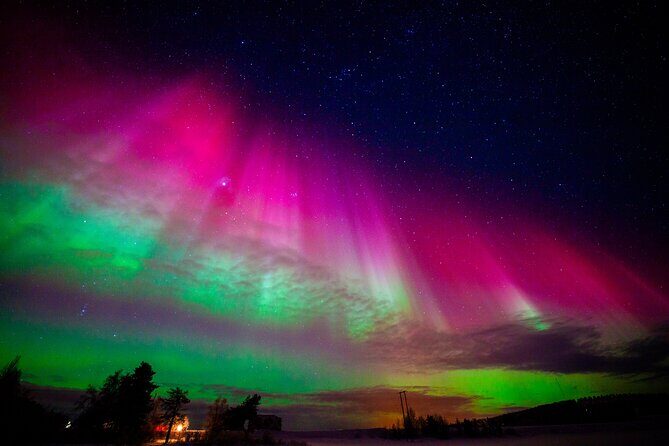 Private Group: Northern Lights Hunt 4x4 SUV with Aurora guarantee - The Experience in Action