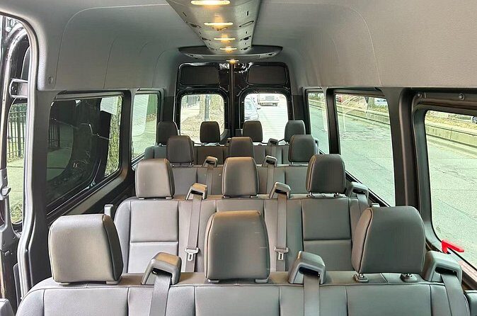 Private Group Transfer From or To Los Angeles LAX Airport - Who Is It Best Suited For?