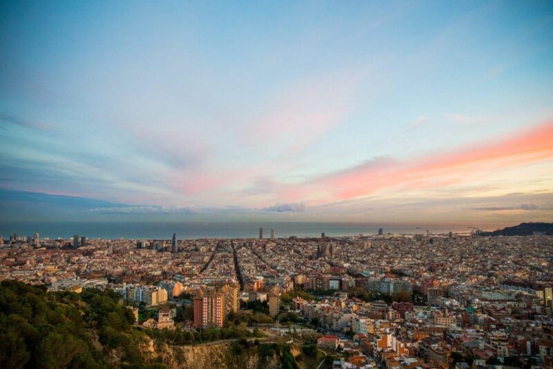 Private Guided Family Walking Tour in Barcelona - Key Points